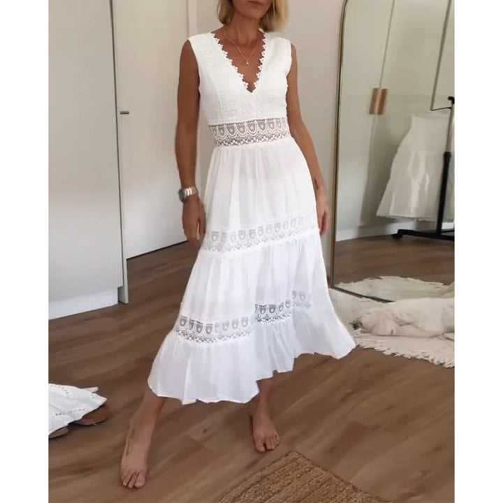 Aurélie | Elegancka letnia sukienka z koronki z dekoltem w serek.