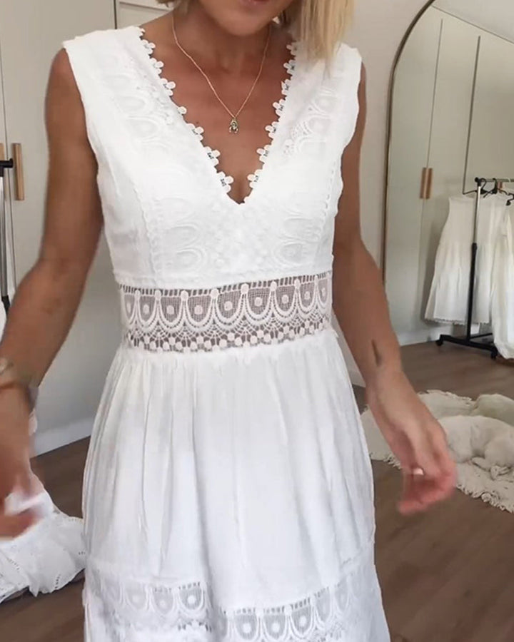 Aurélie | Elegancka letnia sukienka z koronki z dekoltem w serek.