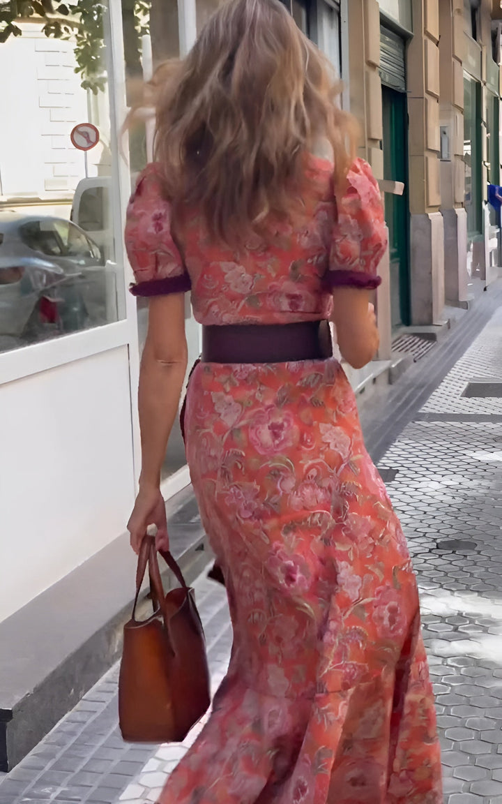Dona | Elegancka różowa sukienka maxi z krótkim rękawem.