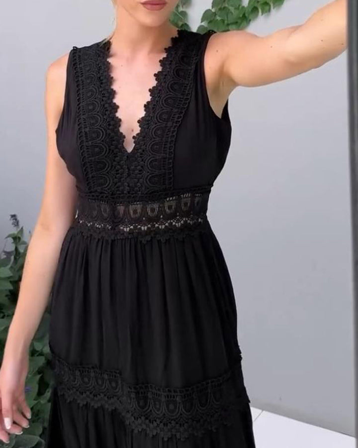 Aurélie | Elegancka letnia sukienka z koronki z dekoltem w serek.