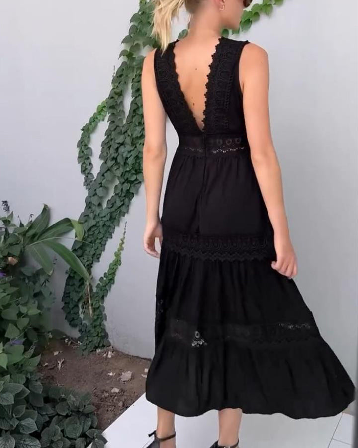 Aurélie | Elegancka letnia sukienka z koronki z dekoltem w serek.