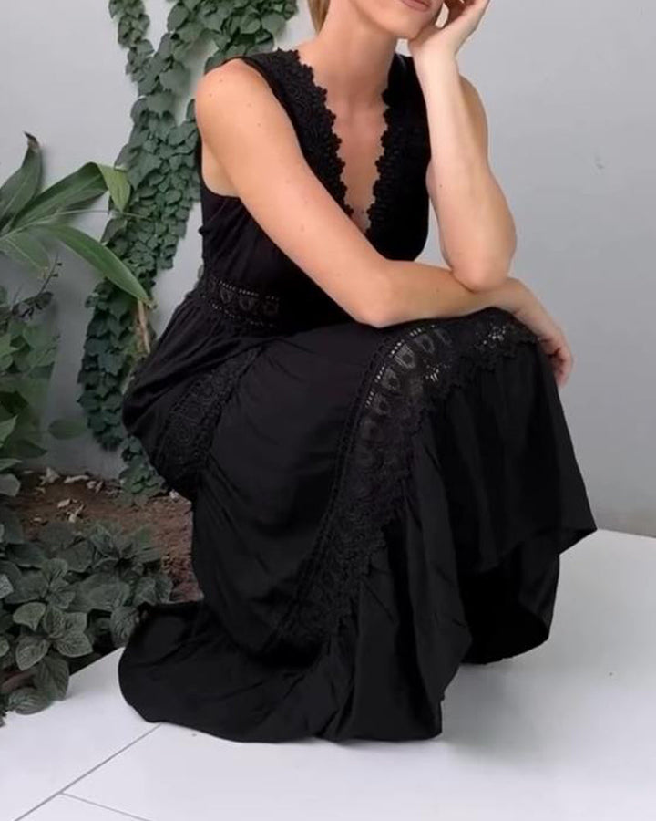 Aurélie | Elegancka letnia sukienka z koronki z dekoltem w serek.