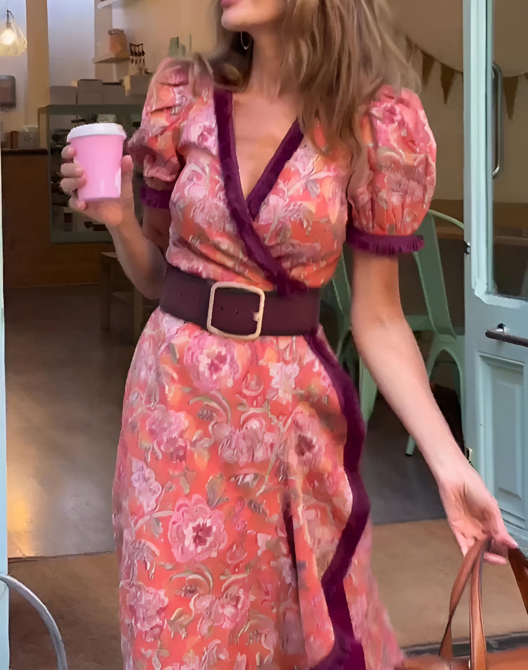 Dona | Elegancka różowa sukienka maxi z krótkim rękawem.